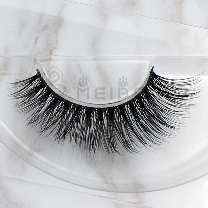 Mink eyelashes extensions